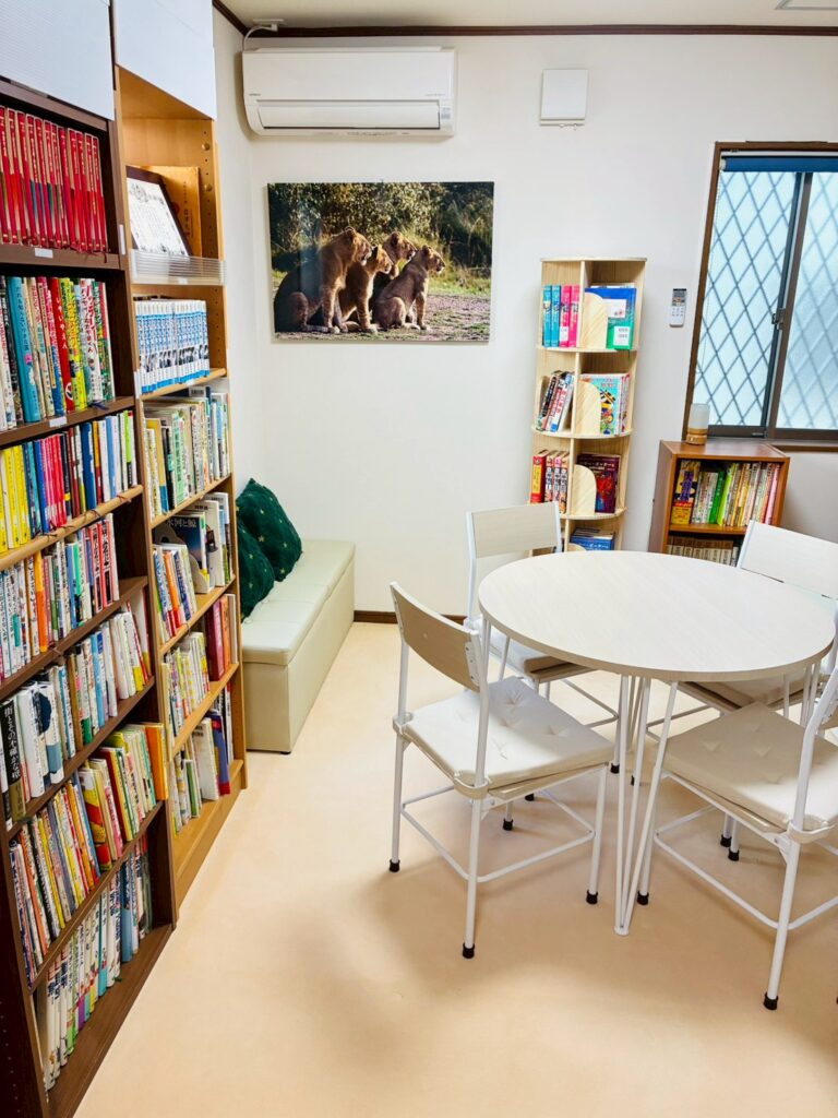 豊富な図書を備えた自習室２